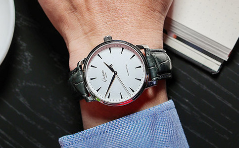 格拉蘇蒂手表不走了是什么原因（格拉蘇蒂手表表盤掉色怎么辦）