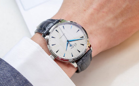 格拉蘇蒂手表全國維修點（格拉蘇蒂手表為什么要定期保養）
