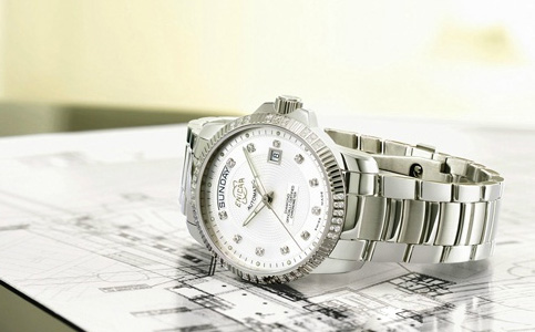 英納格手表保養(yǎng)（英納格表玻璃出現(xiàn)起霧現(xiàn)象）