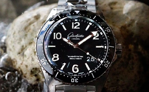 格拉蘇蒂客服熱線24小時(處理格拉蘇蒂手表表帶掉色的方法)