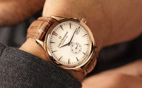 寶齊萊官網(wǎng)客服電話(修復(fù)寶齊萊手表表玻璃劃痕)