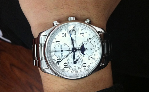 浪琴手表維修點服務熱線(解決浪琴手表進水問題)