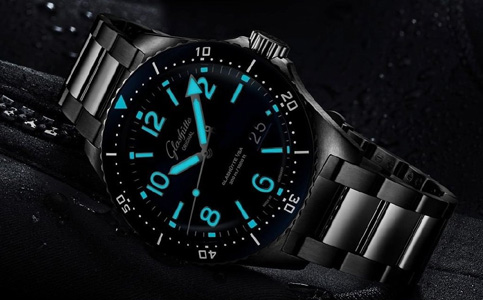 格拉蘇蒂手表售后中心電話(格拉蘇蒂手表開始起霧了)